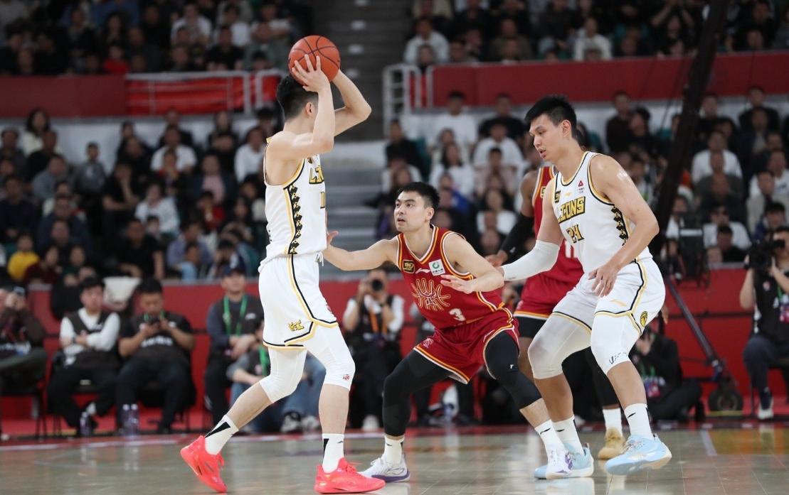 包含CBA季后赛今晨再迎强敌，深圳男篮防线松动，主帅态度：更衣室稳定，训练强度显著提升的词条-英雄联盟